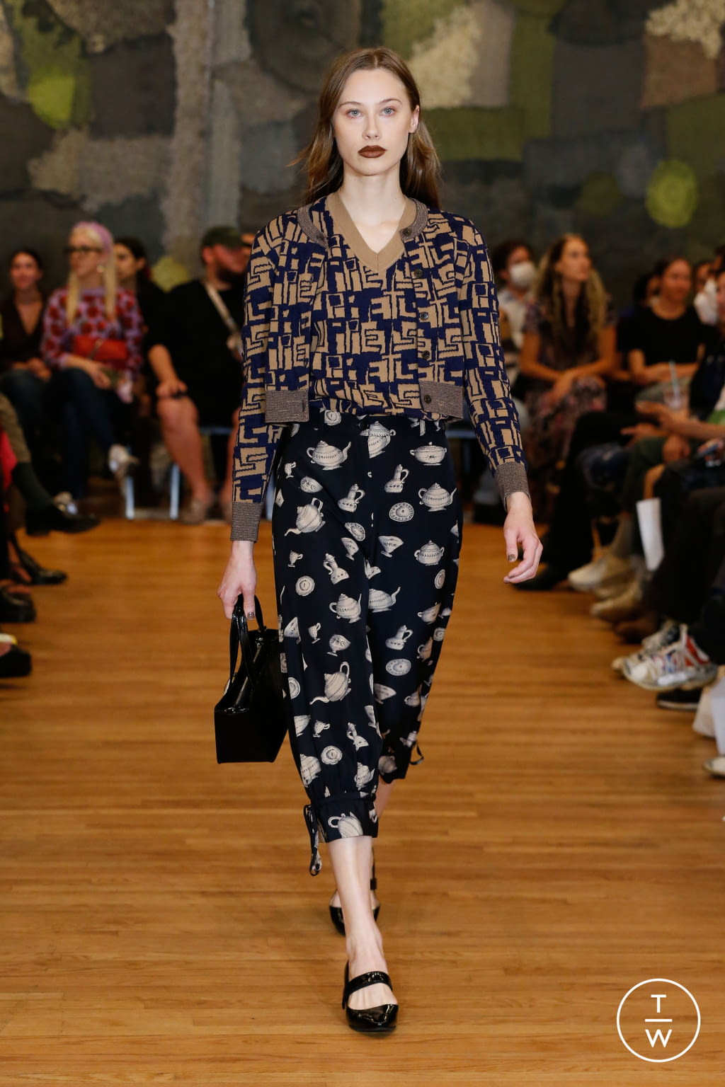 Fashion Week New York Spring/Summer 2022 look 18 de la collection Puppets and Puppets womenswear