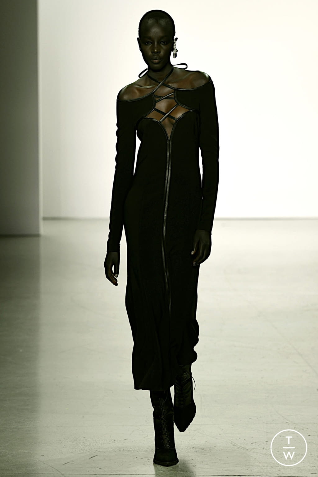 Fashion Week New York Fall/Winter 2022 look 1 from the Prabal Gurung collection 女装