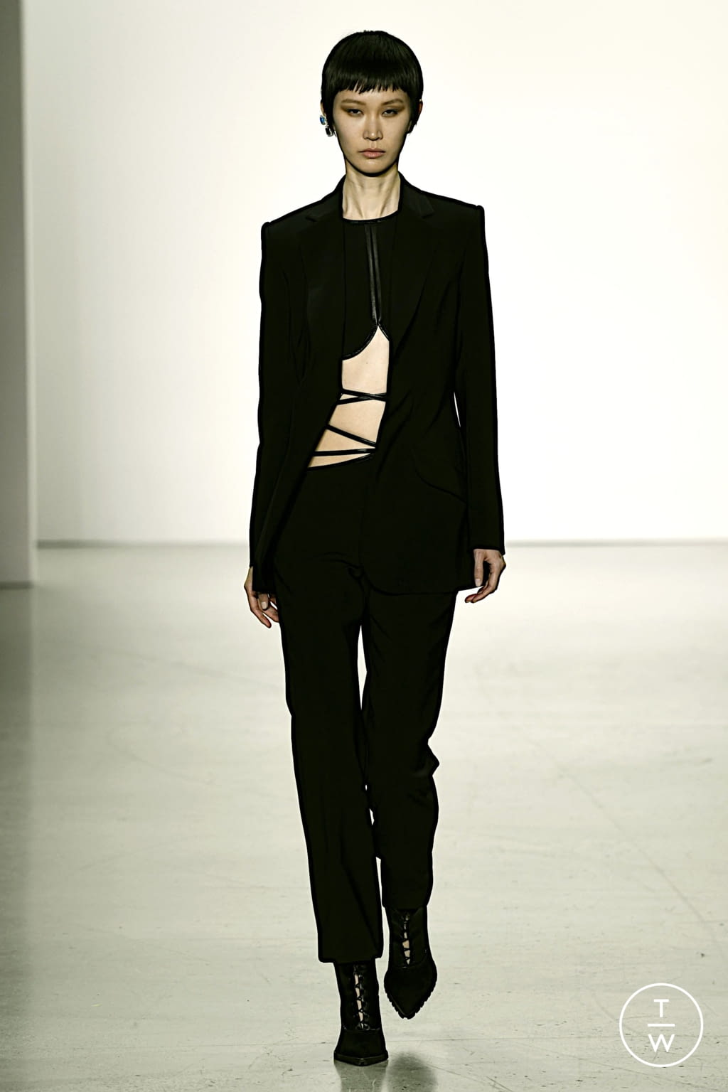 Fashion Week New York Fall/Winter 2022 look 2 from the Prabal Gurung collection womenswear