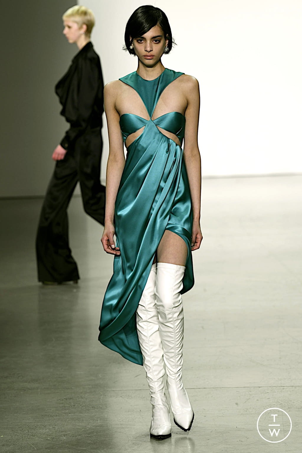 Fashion Week New York Fall/Winter 2022 look 10 from the Prabal Gurung collection womenswear