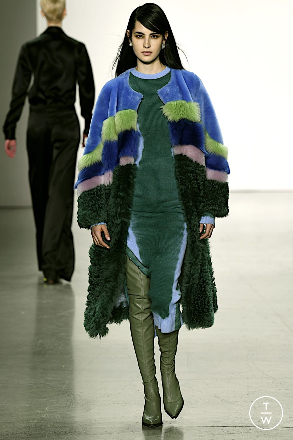 Fashion Week New York Fall/Winter 2022 look 12 from the Prabal Gurung collection womenswear