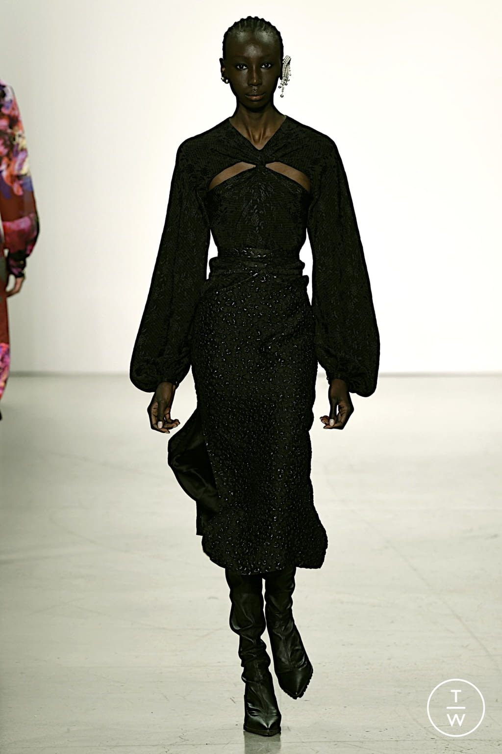 Fashion Week New York Fall/Winter 2022 look 21 from the Prabal Gurung collection womenswear