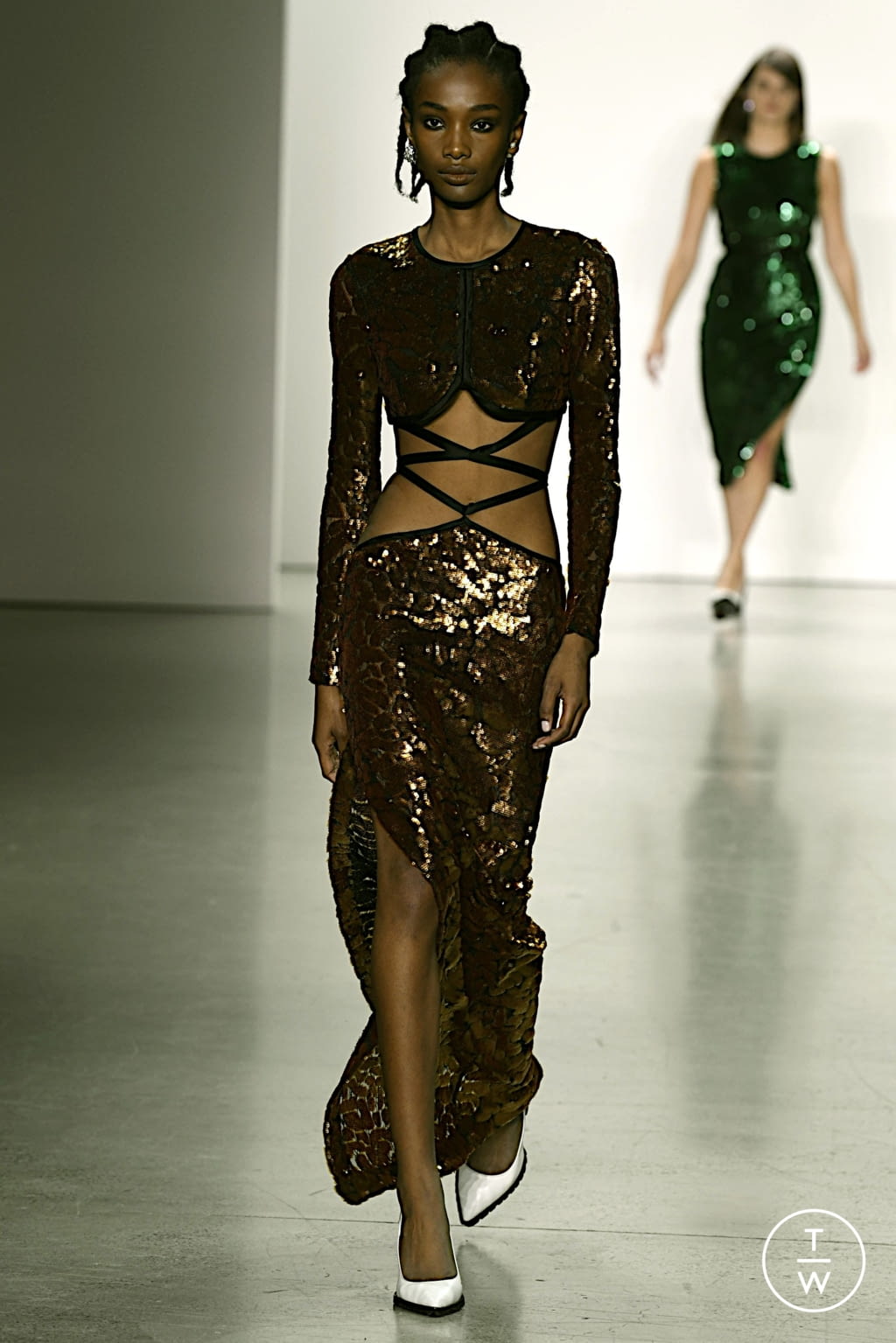 Fashion Week New York Fall/Winter 2022 look 34 from the Prabal Gurung collection womenswear