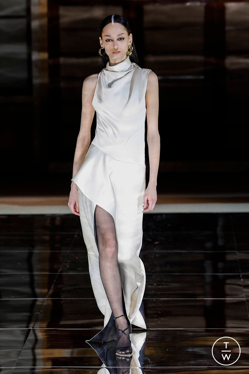 Fashion Week New York Fall/Winter 2023 look 30 from the Prabal Gurung collection womenswear