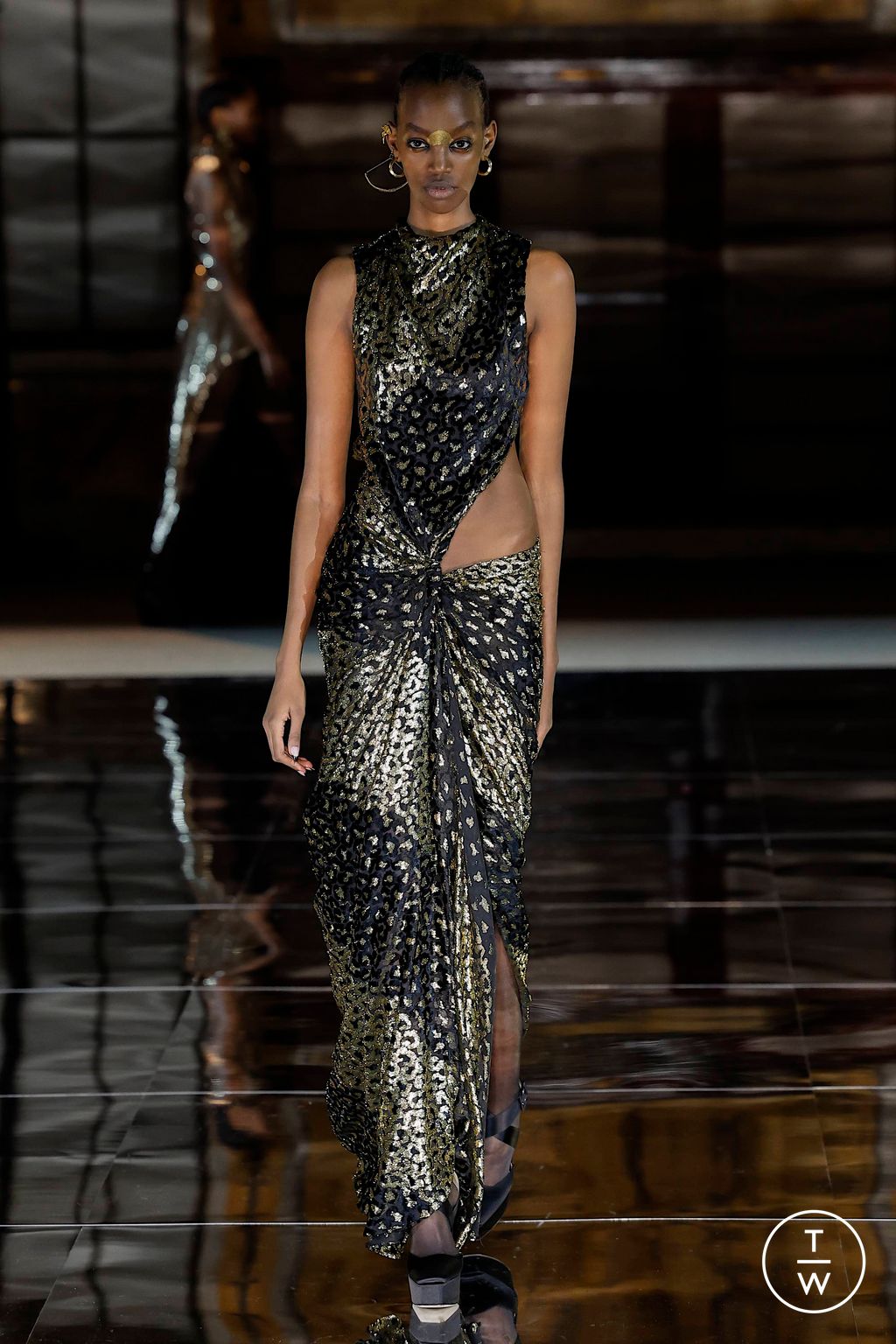 Fashion Week New York Fall/Winter 2023 look 35 from the Prabal Gurung collection womenswear