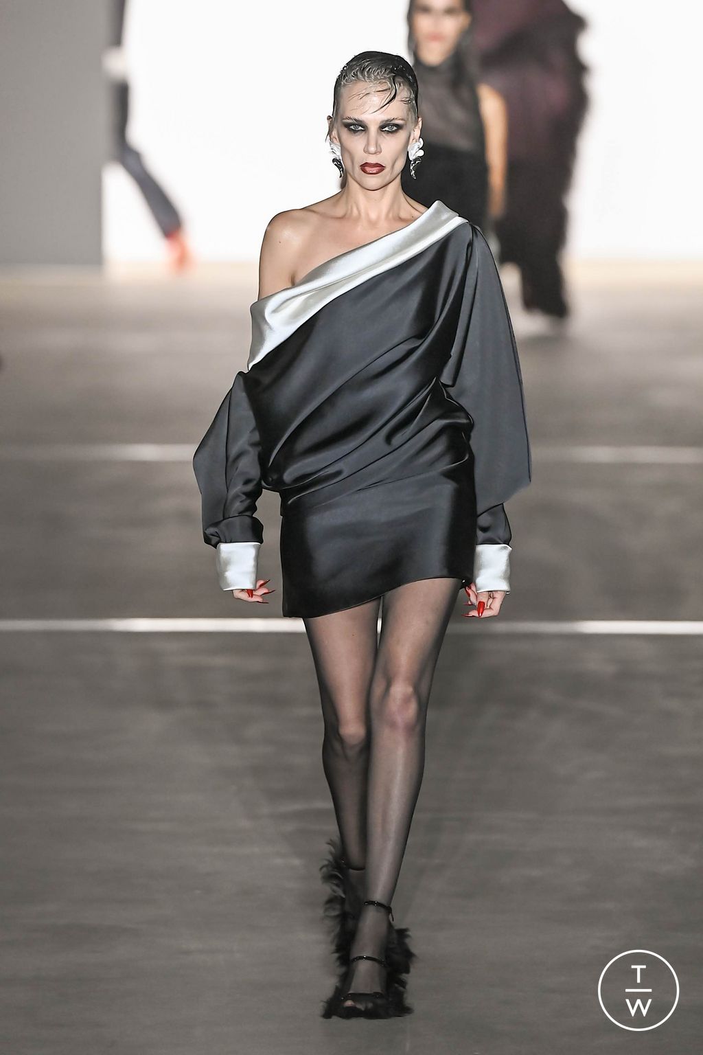 Fashion Week New York Fall/Winter 2024 look 13 from the Prabal Gurung collection womenswear
