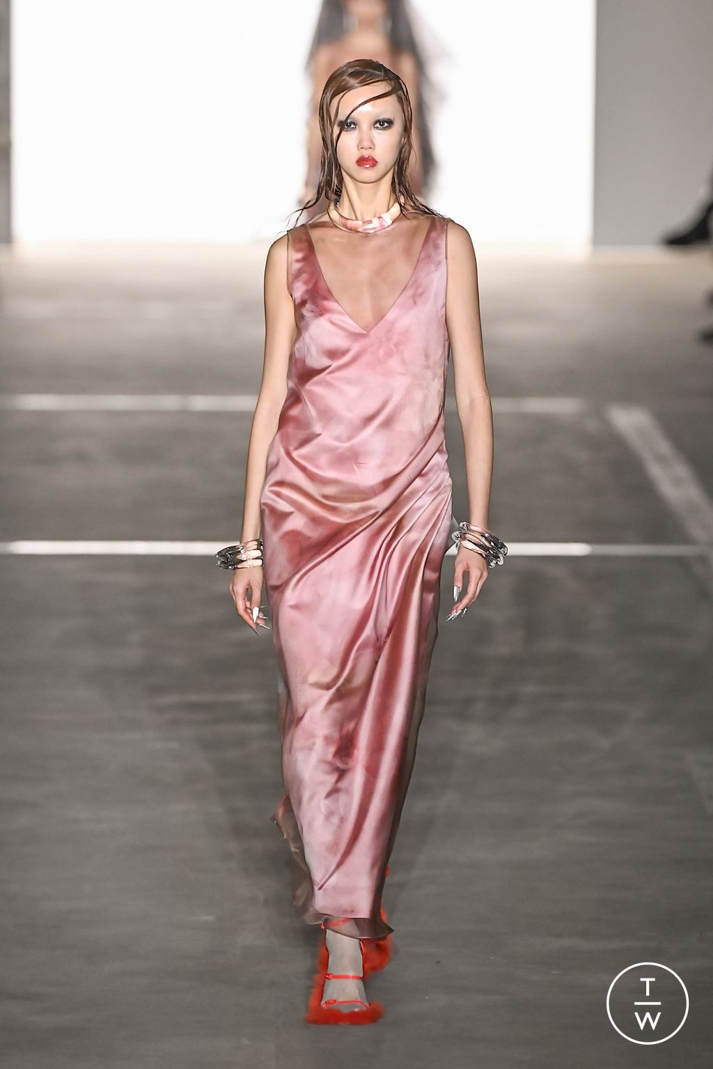 Fashion Week New York Fall/Winter 2024 look 32 from the Prabal Gurung collection womenswear