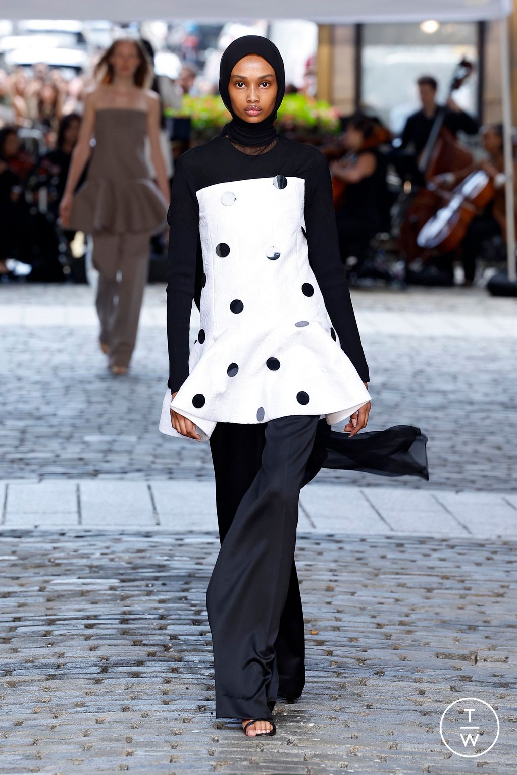 Fashion Week New York Spring/Summer 2025 look 4 from the Prabal Gurung collection 女装
