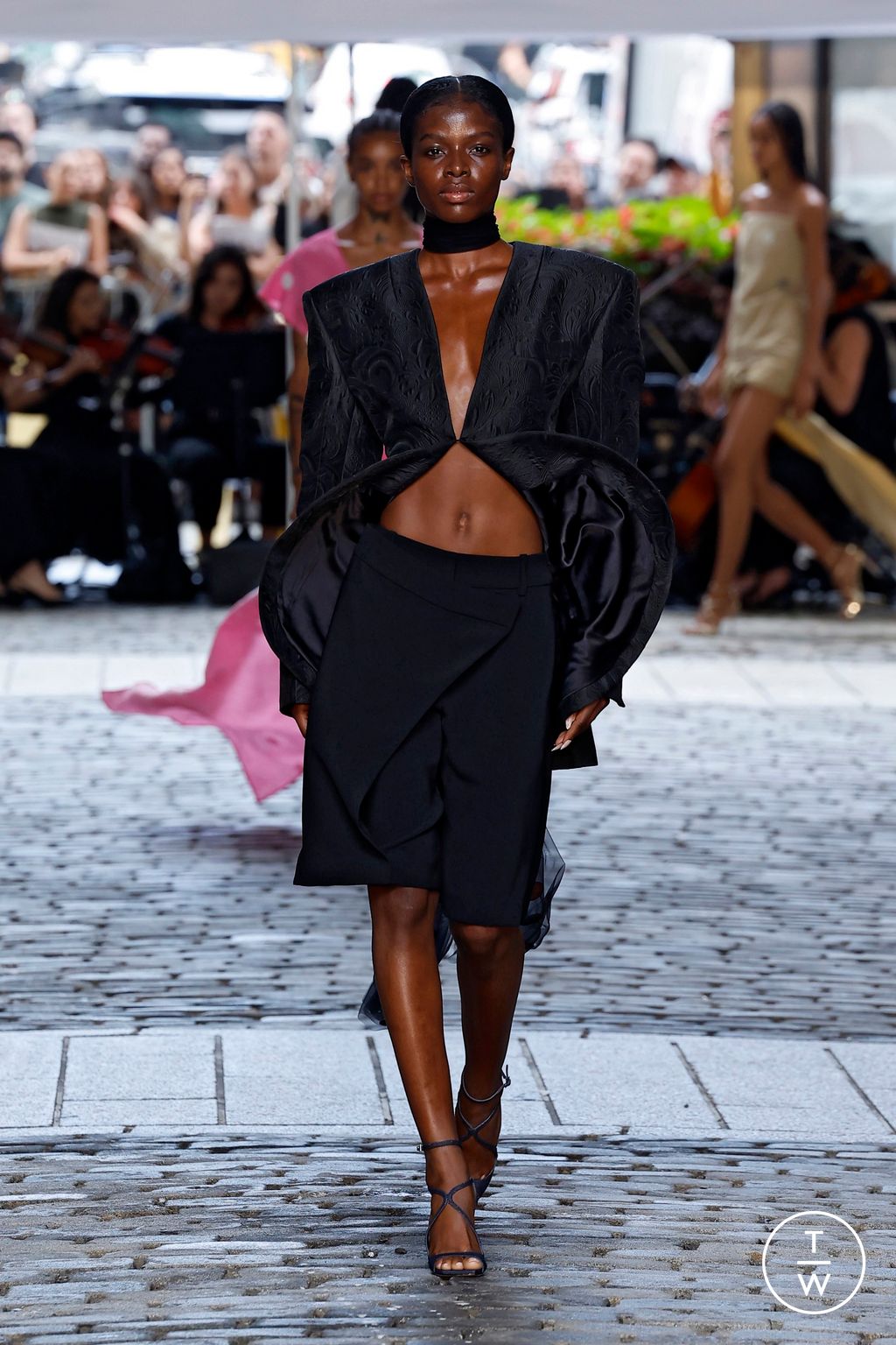 Fashion Week New York Spring/Summer 2025 look 6 from the Prabal Gurung collection 女装