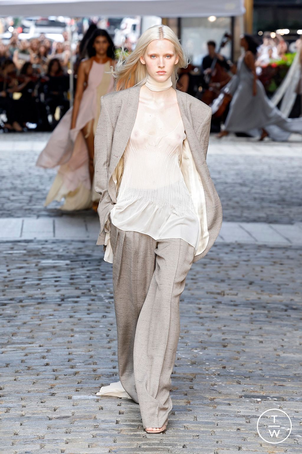 Fashion Week New York Spring/Summer 2025 look 11 from the Prabal Gurung collection 女装
