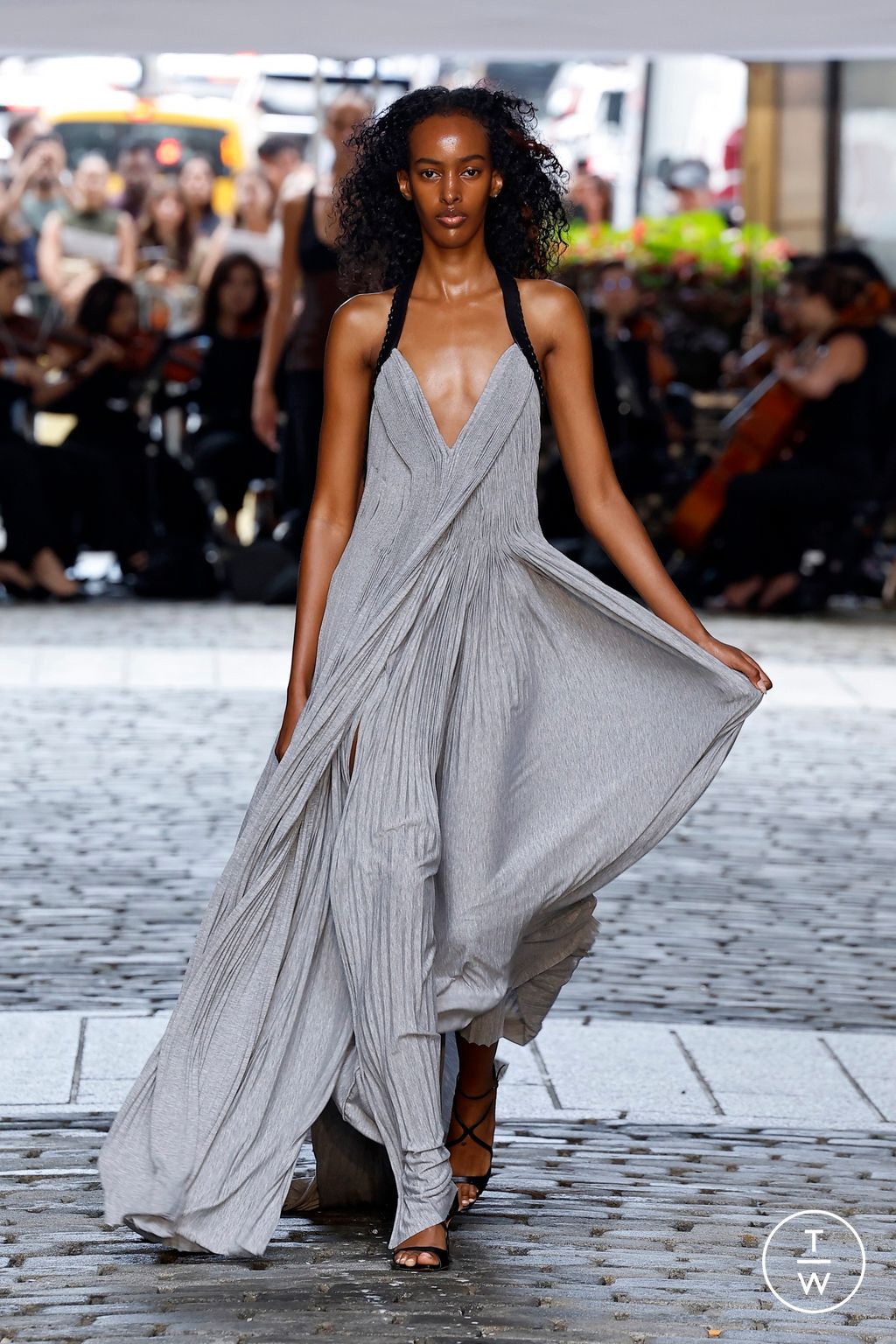 Fashion Week New York Spring/Summer 2025 look 13 from the Prabal Gurung collection 女装