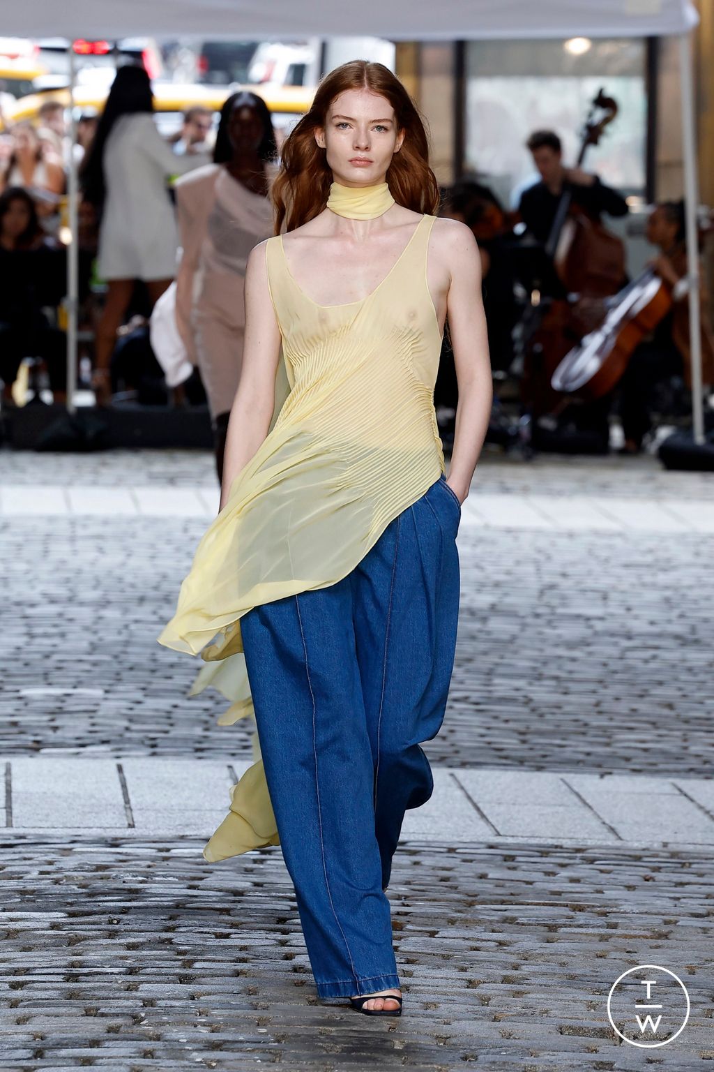 Fashion Week New York Spring/Summer 2025 look 18 from the Prabal Gurung collection 女装