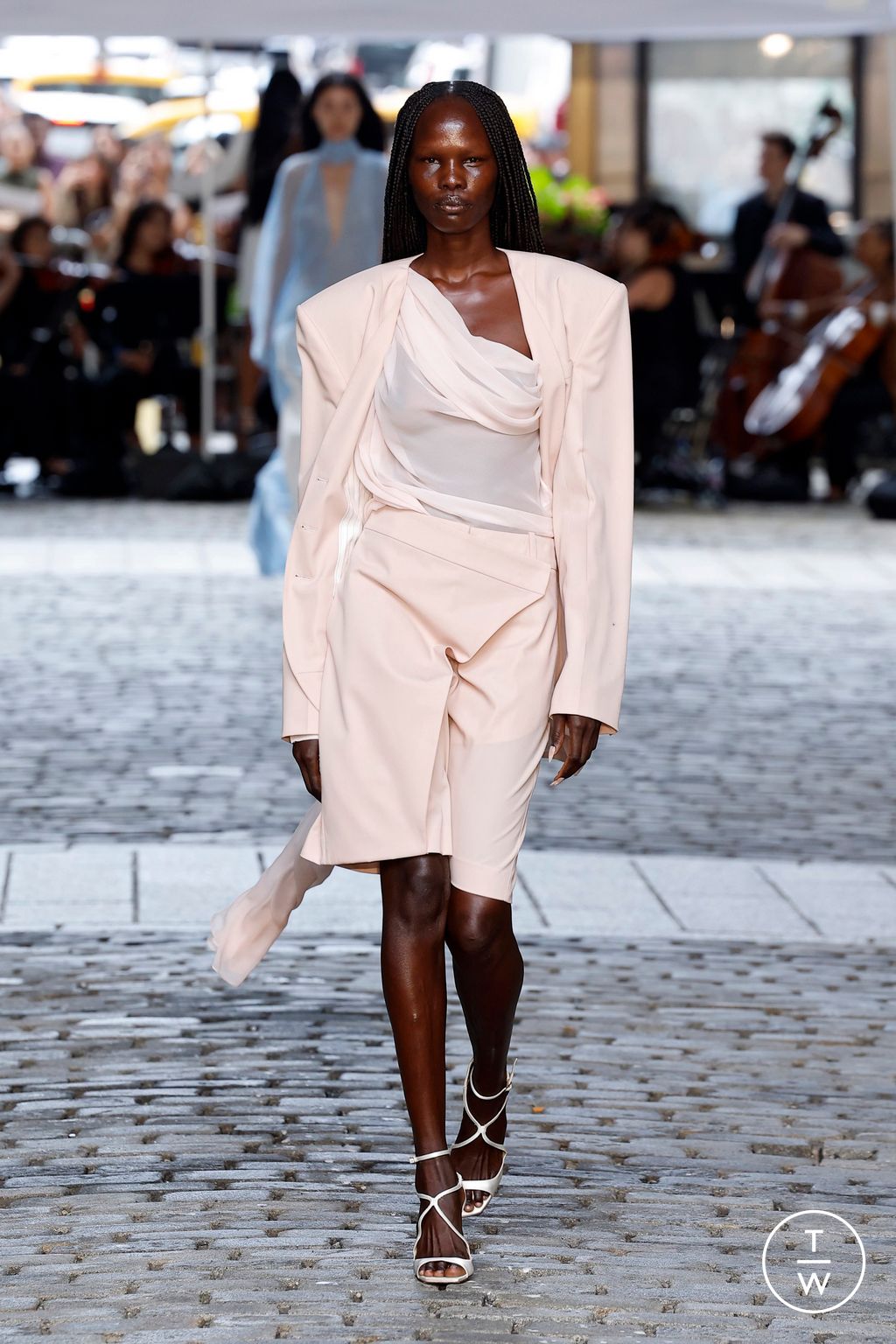Fashion Week New York Spring/Summer 2025 look 19 from the Prabal Gurung collection 女装