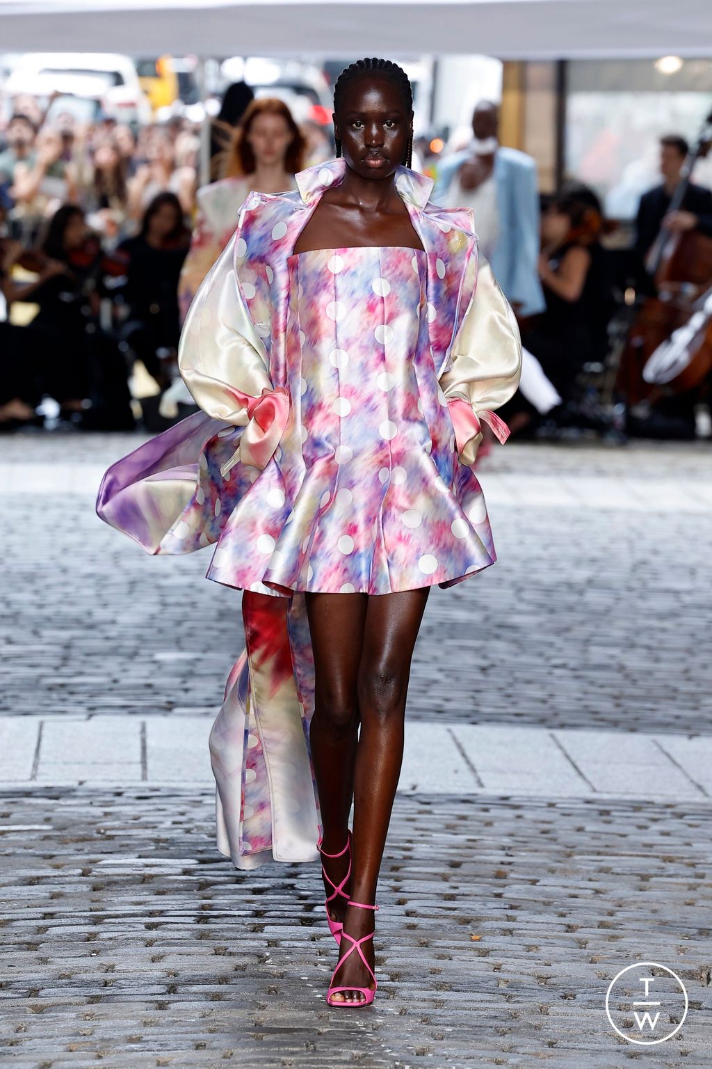 Fashion Week New York Spring/Summer 2025 look 21 from the Prabal Gurung collection 女装