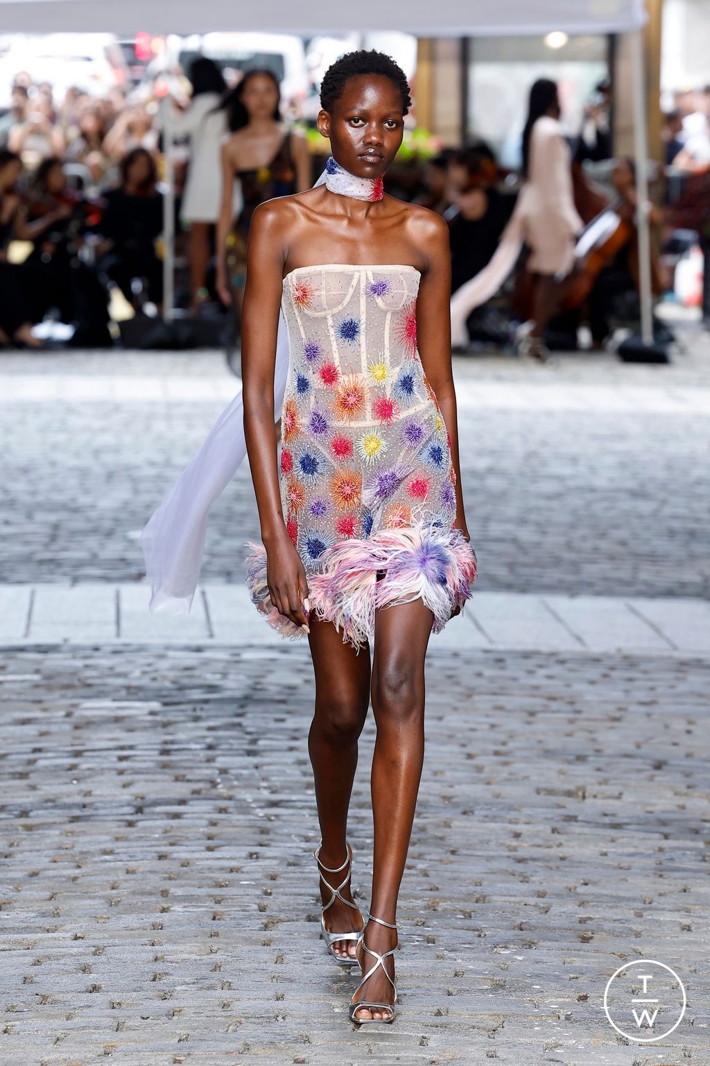 Fashion Week New York Spring/Summer 2025 look 24 from the Prabal Gurung collection 女装