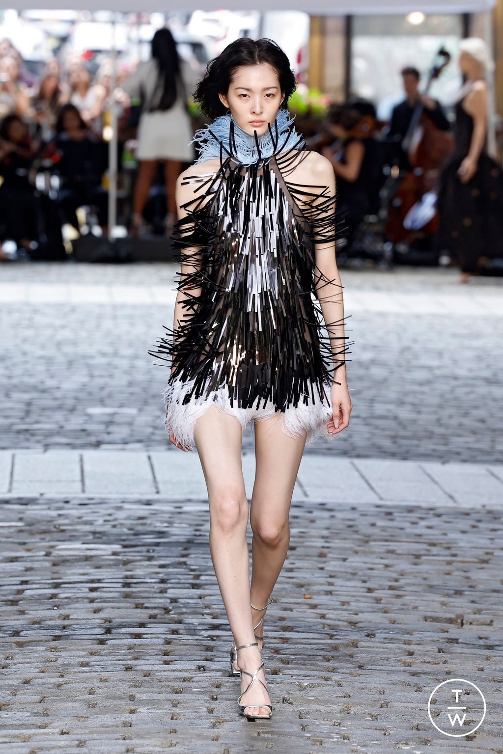 Fashion Week New York Spring/Summer 2025 look 30 from the Prabal Gurung collection 女装