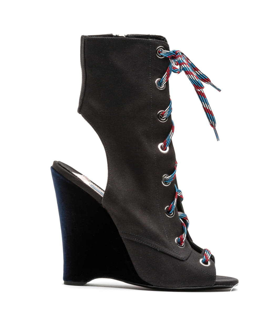 Fashion Week  Fall/Winter 2016 look 35 from the Prada collection womenswear accessories