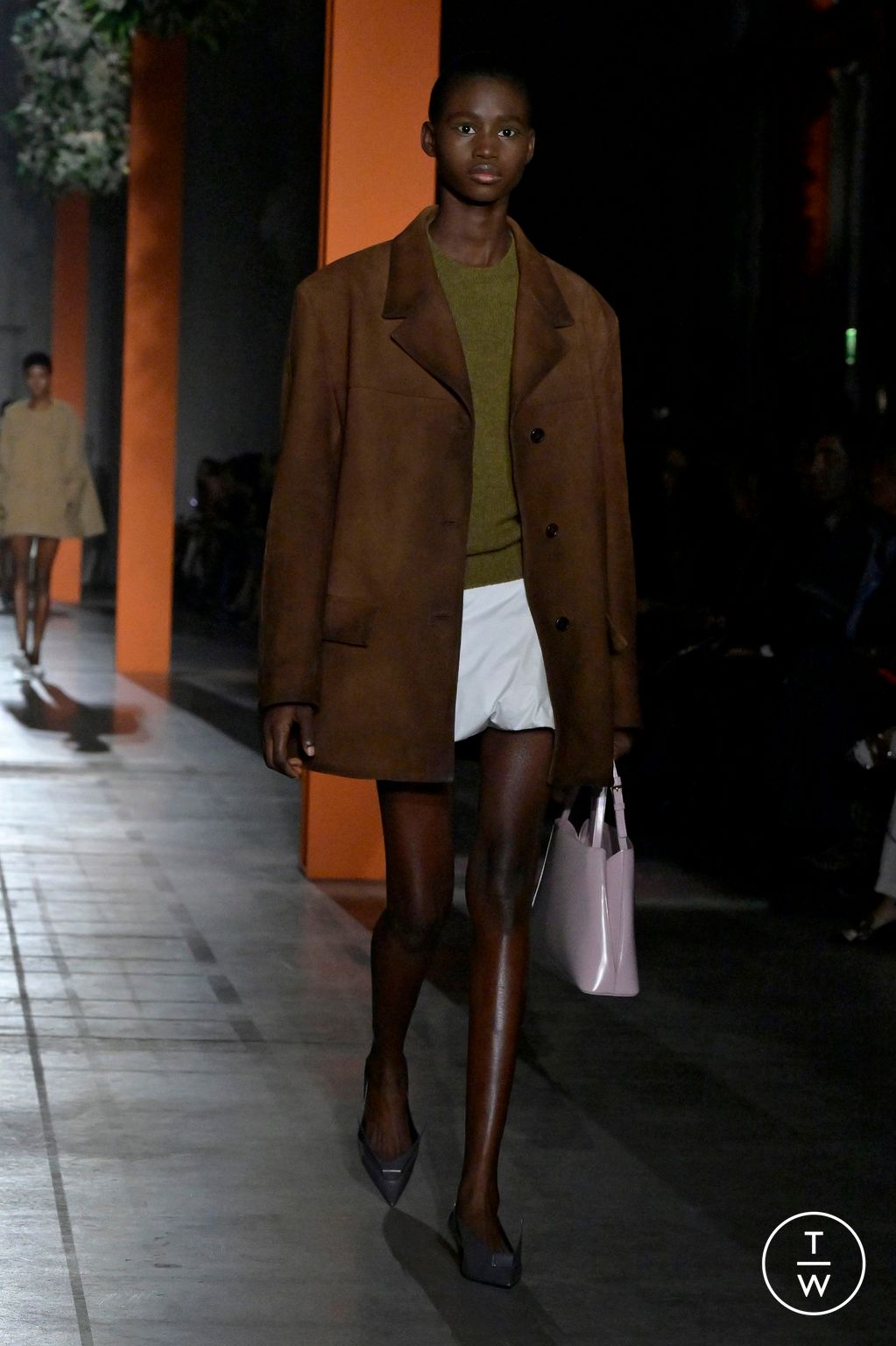 Fashion Week Milan Fall/Winter 2023 look 34 from the Prada collection 女装