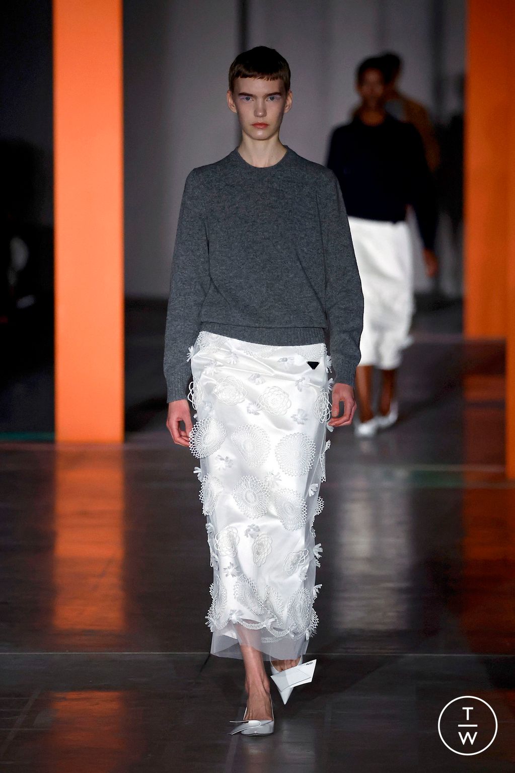 Fashion Week Milan Fall/Winter 2023 look 1 de la collection Prada womenswear