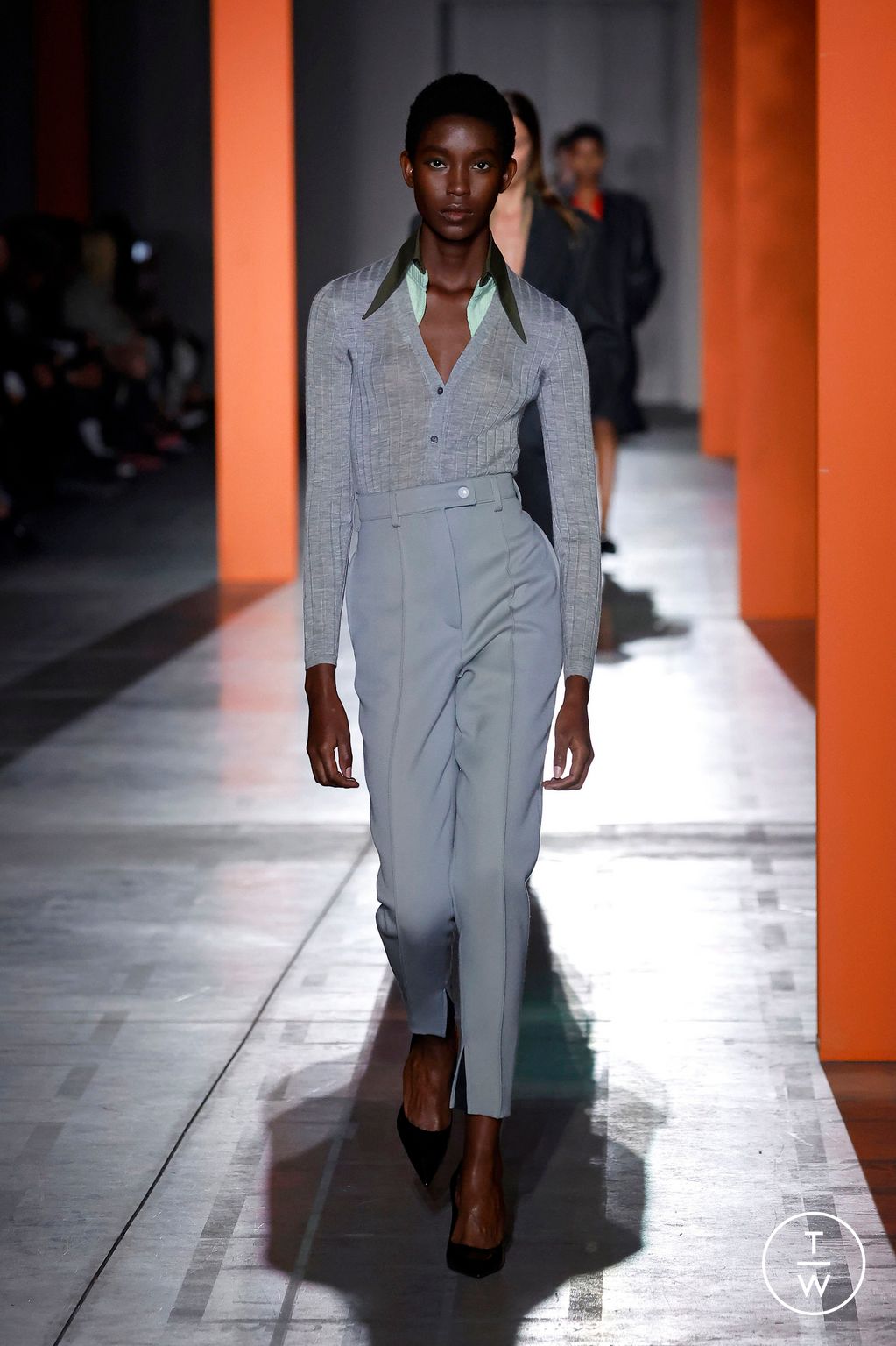 Fashion Week Milan Fall/Winter 2023 look 19 from the Prada collection 女装