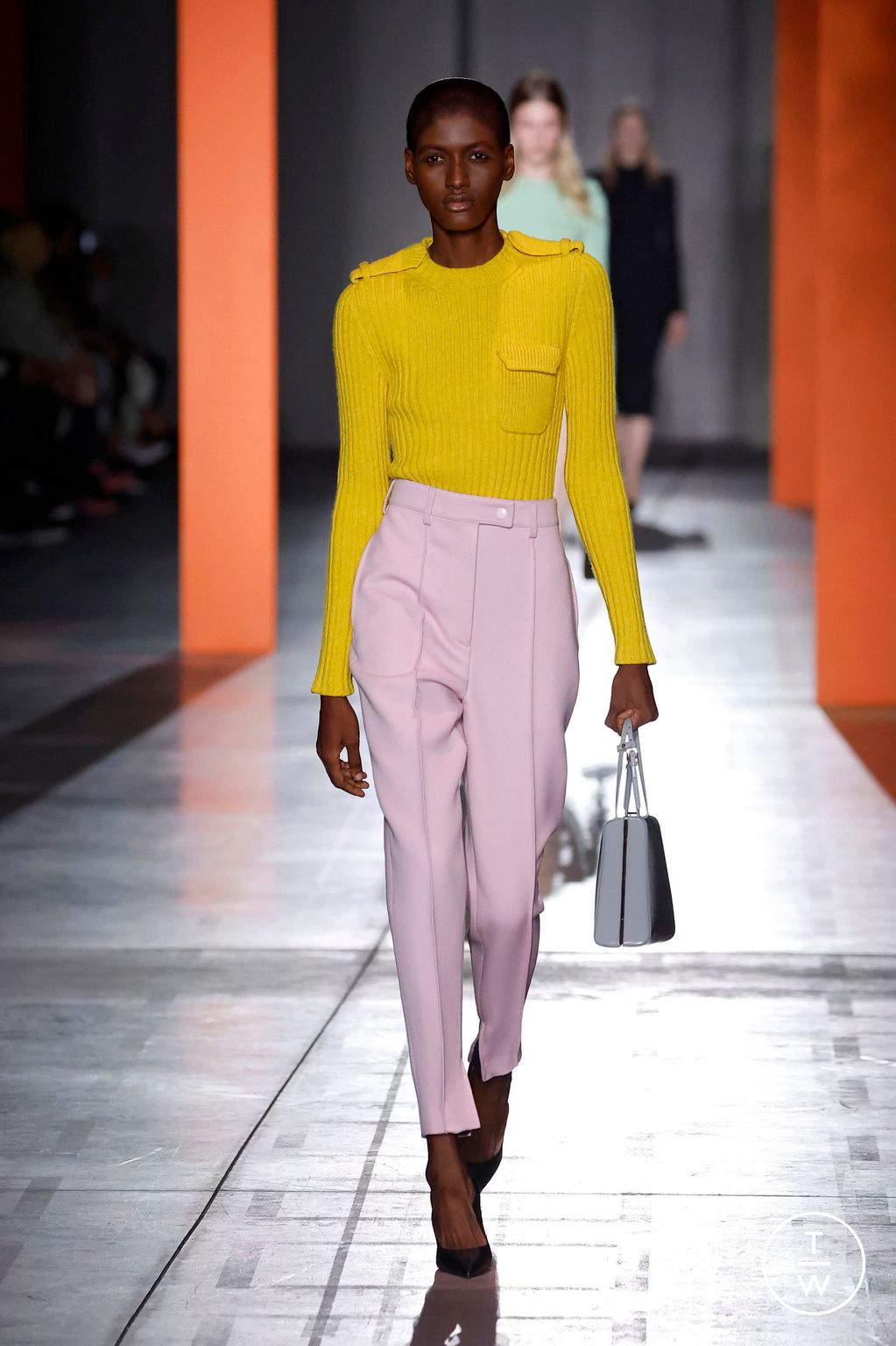 Fashion Week Milan Fall/Winter 2023 look 24 from the Prada collection 女装