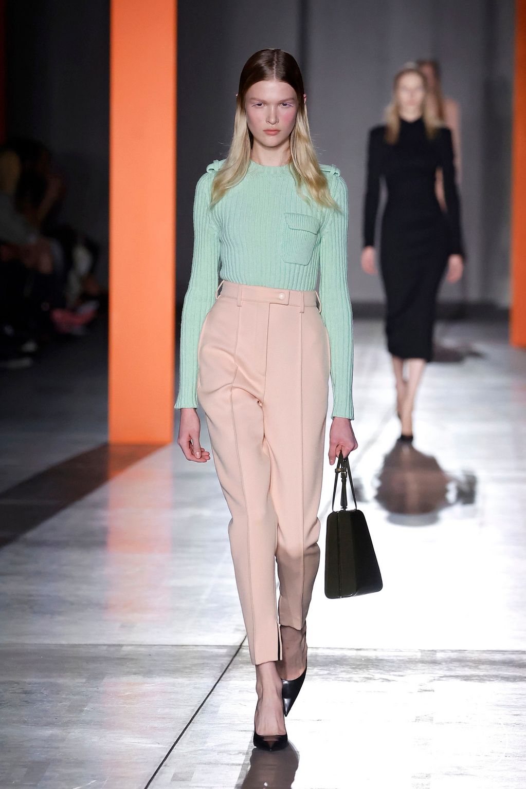 Fashion Week Milan Fall/Winter 2023 look 25 from the Prada collection 女装