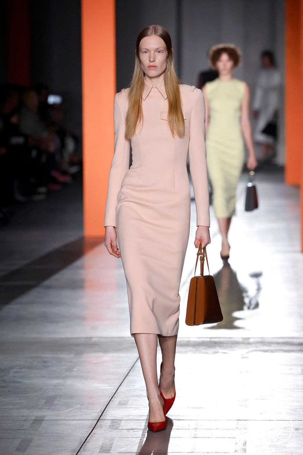 Fashion Week Milan Fall/Winter 2023 look 27 from the Prada collection 女装