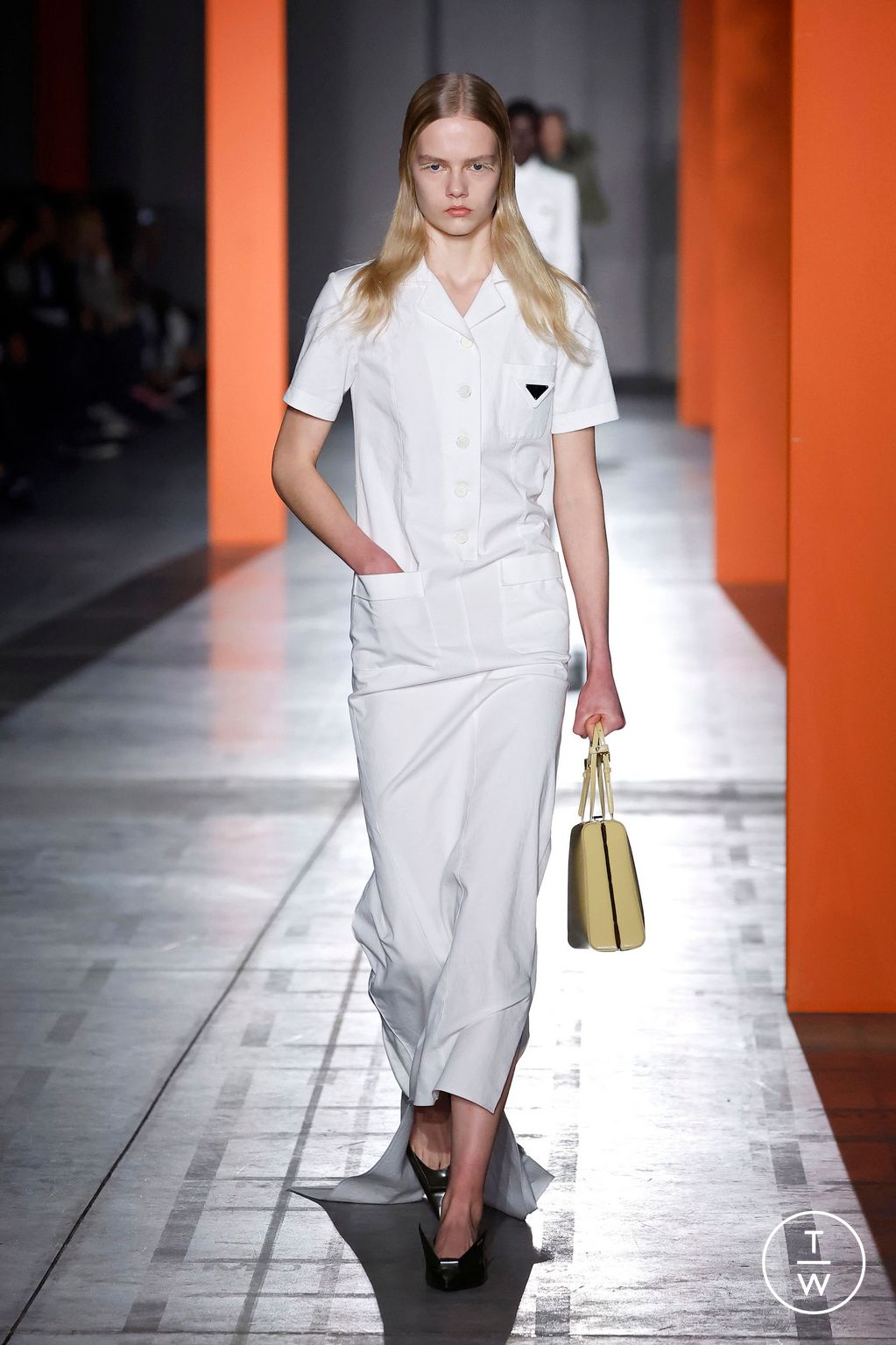 Fashion Week Milan Fall/Winter 2023 look 42 from the Prada collection 女装