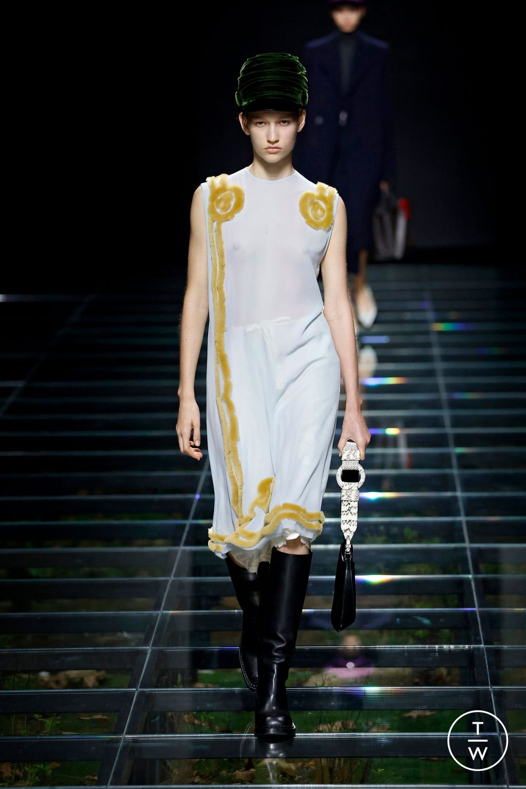 Fashion Week Milan Fall/Winter 2024 look 14 from the Prada collection 女装