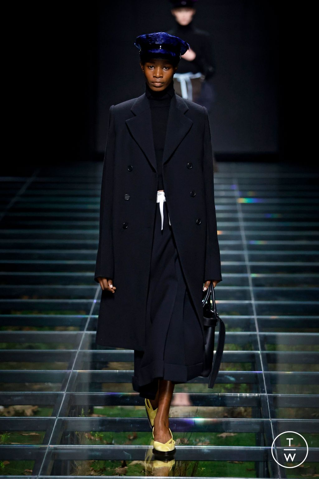 Fashion Week Milan Fall/Winter 2024 look 21 from the Prada collection 女装