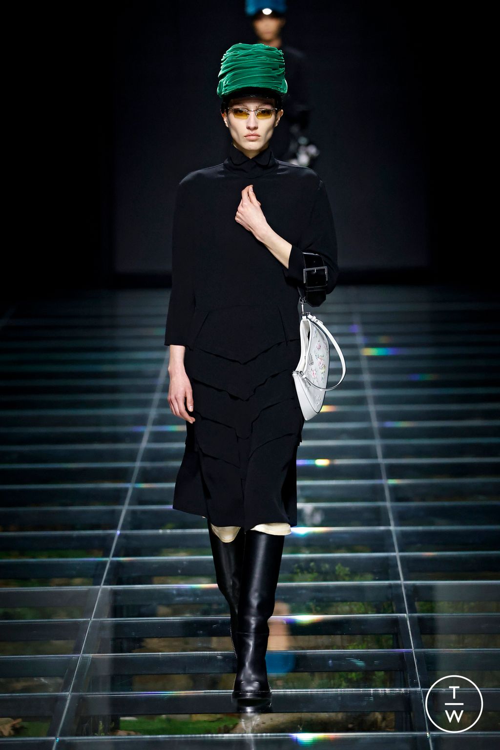 Fashion Week Milan Fall/Winter 2024 look 27 from the Prada collection 女装