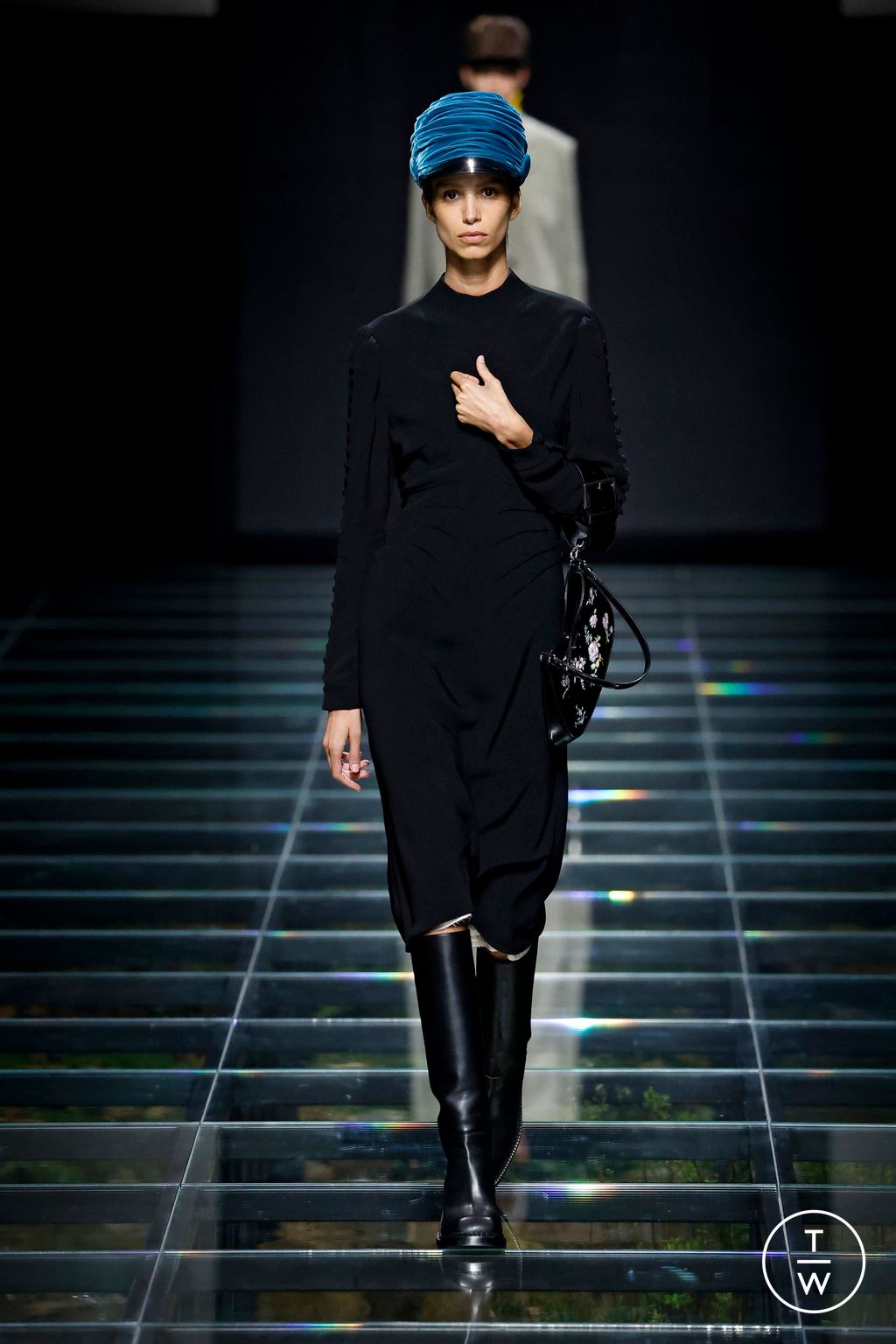 Fashion Week Milan Fall/Winter 2024 look 28 from the Prada collection 女装