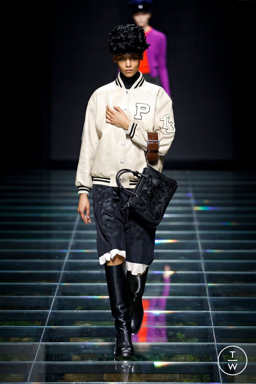 Fashion Week Milan Fall/Winter 2024 look 33 from the Prada collection 女装