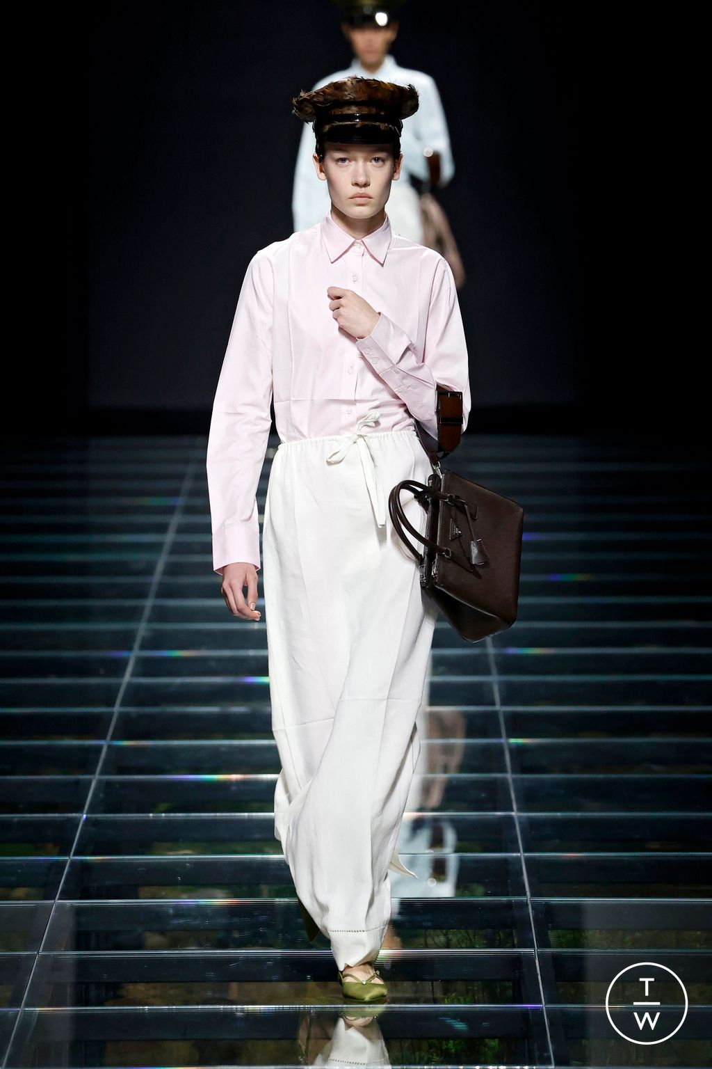 Fashion Week Milan Fall/Winter 2024 look 45 from the Prada collection 女装