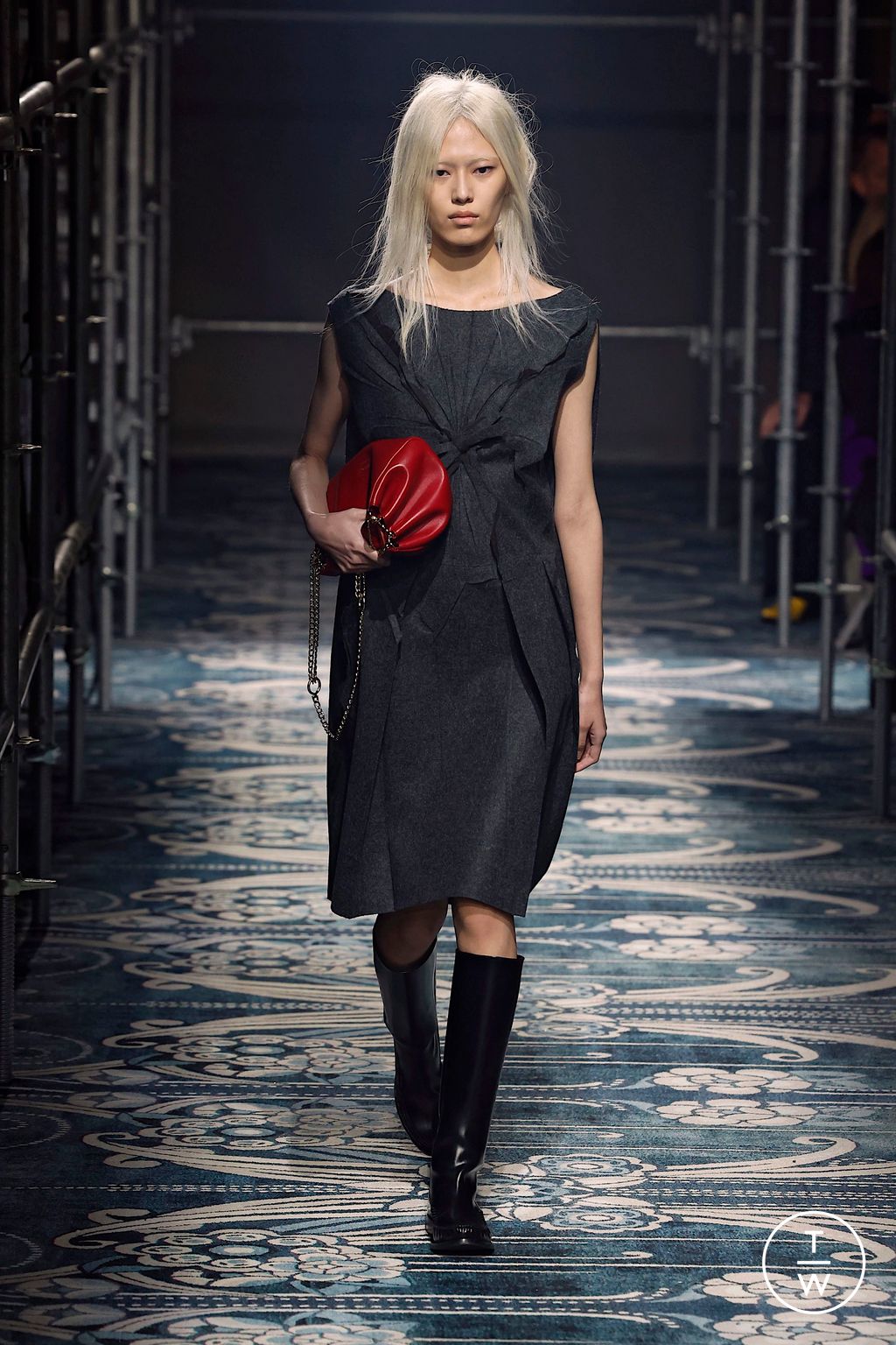 Fashion Week Milan Fall/Winter 2025 look 28 from the Prada collection womenswear