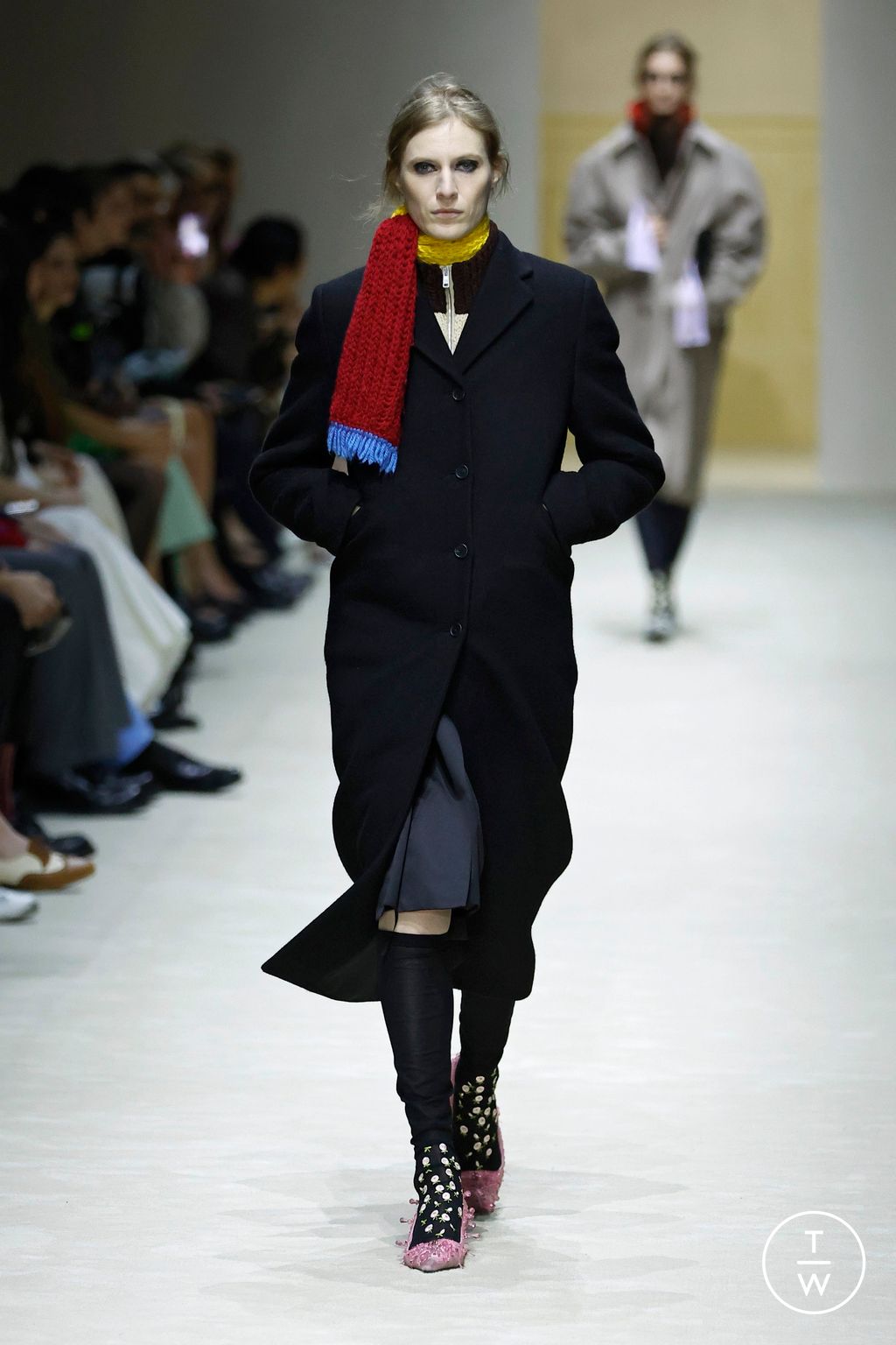 Fashion Week Milan Fall/Winter 2026 look 1 de la collection Prada womenswear