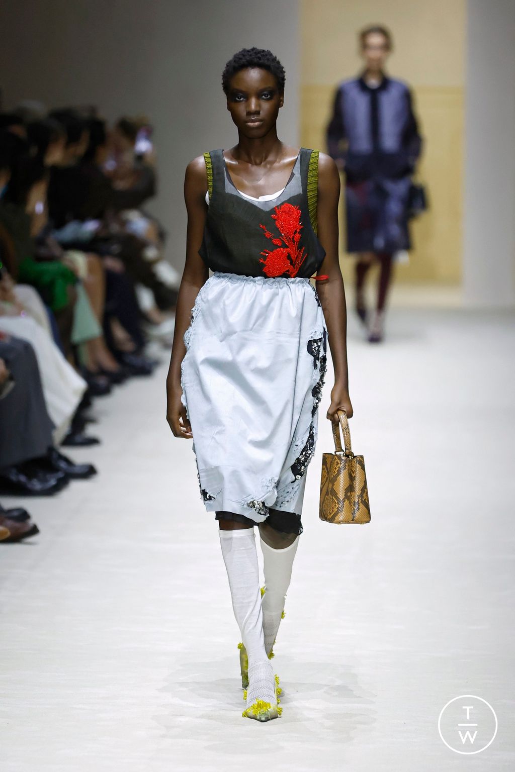 Fashion Week Milan Fall/Winter 2026 look 24 from the Prada collection 女装