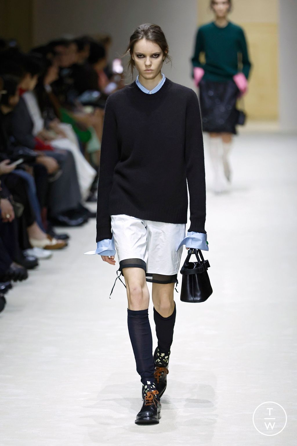 Fashion Week Milan Fall/Winter 2026 look 33 from the Prada collection 女装