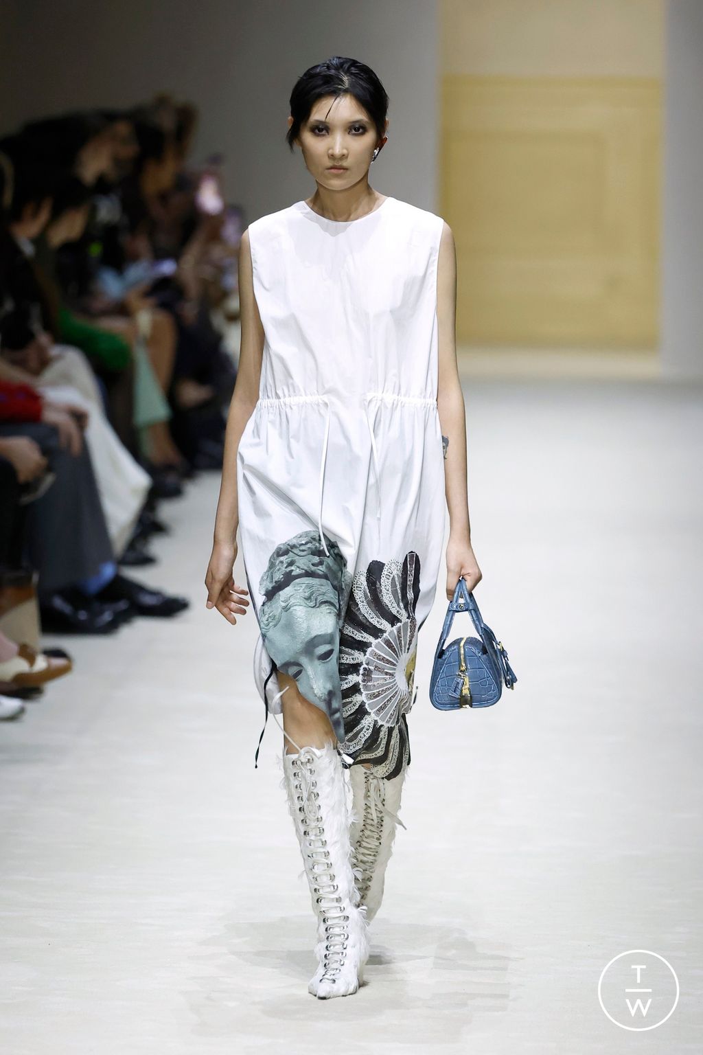 Fashion Week Milan Fall/Winter 2026 look 60 from the Prada collection 女装