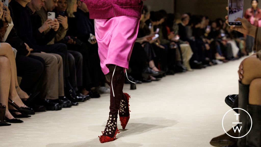 Fashion Week Milan Fall/Winter 2026 look 26 de la collection Prada womenswear accessories