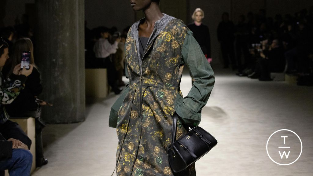 Fashion Week Milan Fall/Winter 2026 look 36 de la collection Prada womenswear accessories