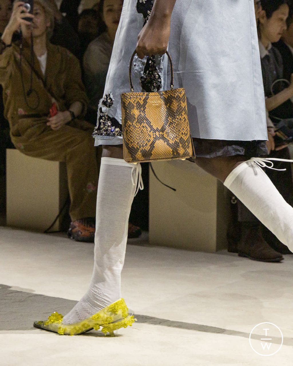 Fashion Week Milan Fall/Winter 2026 look 46 de la collection Prada womenswear accessories