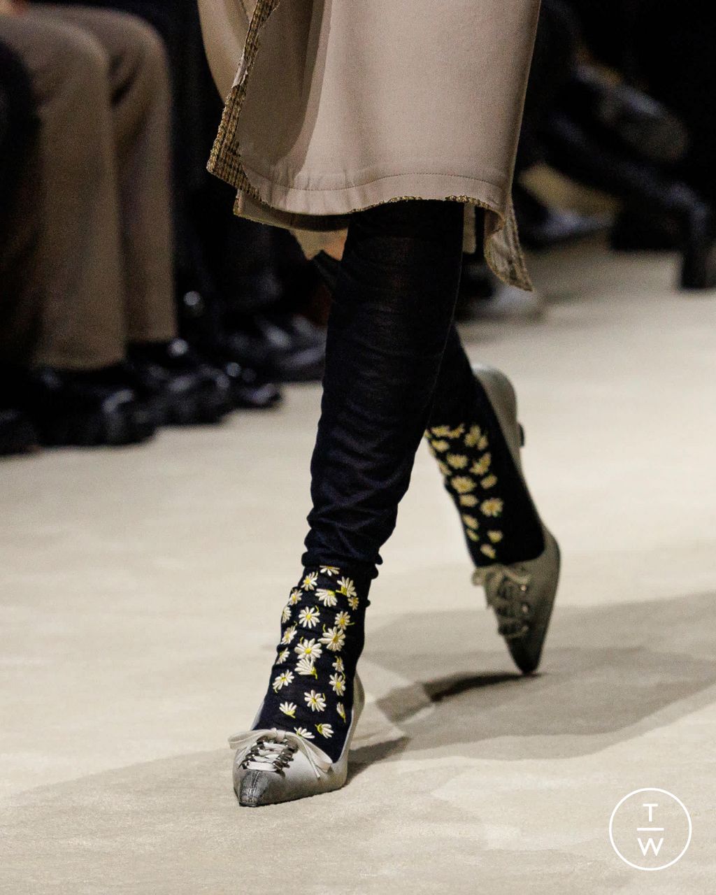 Fashion Week Milan Fall/Winter 2026 look 3 de la collection Prada womenswear accessories