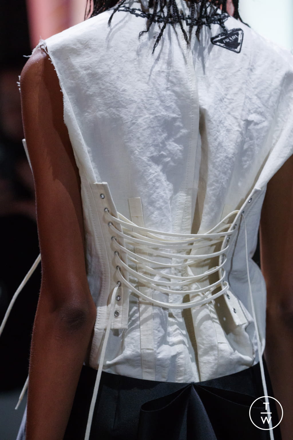 Fashion Week Milan Spring/Summer 2022 look 19 de la collection Prada womenswear accessories