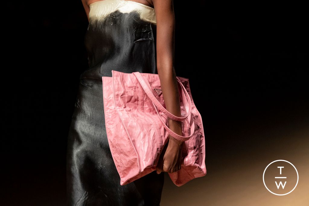 Fashion Week Milan Spring/Summer 2023 look 3 de la collection Prada womenswear accessories