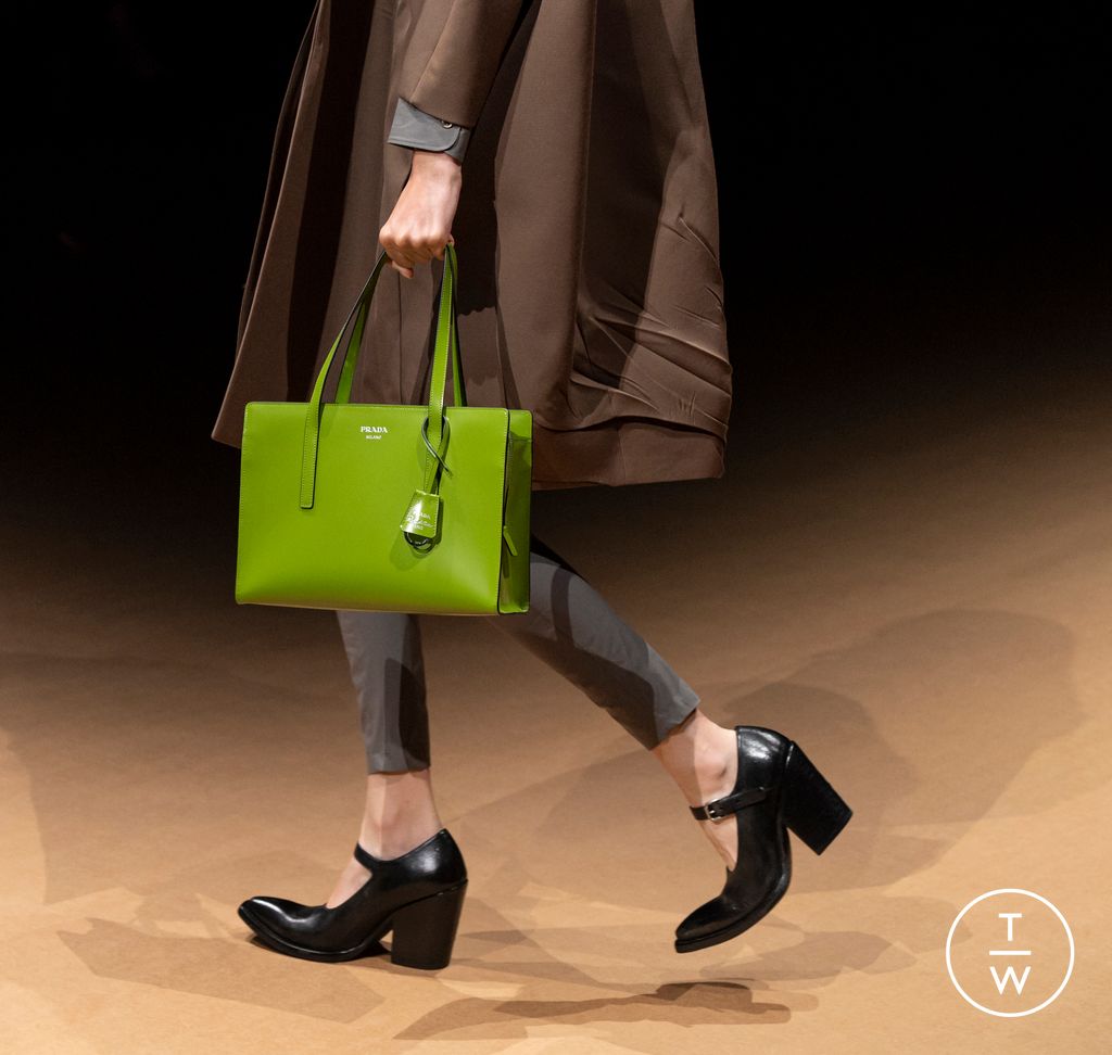Fashion Week Milan Spring/Summer 2023 look 12 de la collection Prada womenswear accessories
