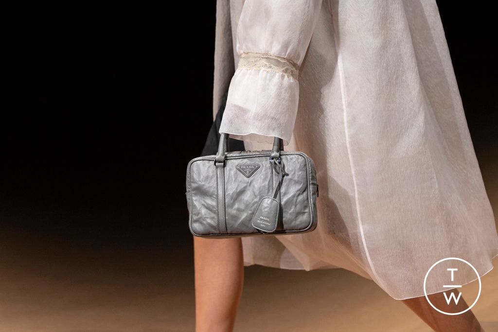 Fashion Week Milan Spring/Summer 2023 look 20 de la collection Prada womenswear accessories