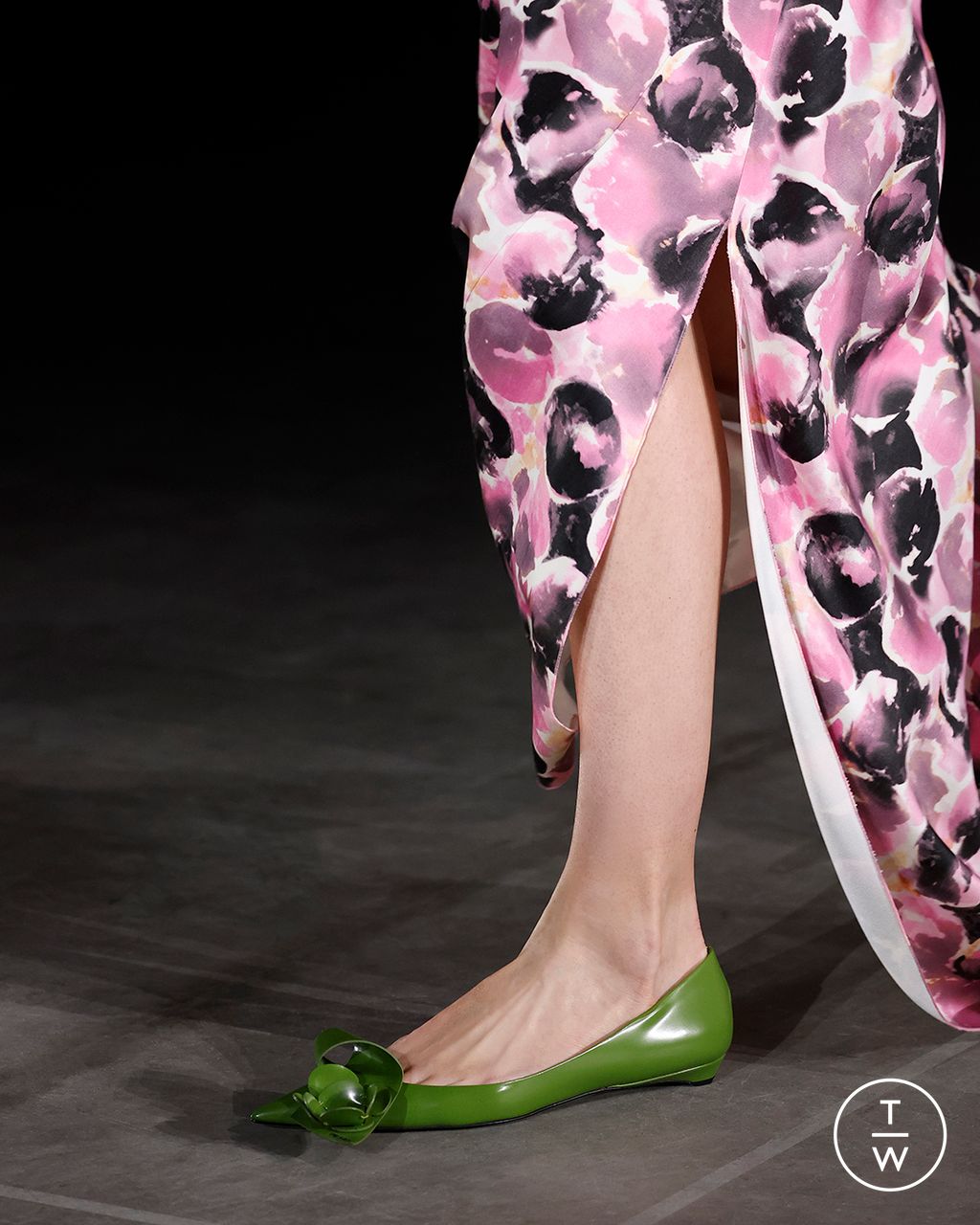 Fashion Week Milan Fall/Winter 2023 look 14 de la collection Prada womenswear accessories