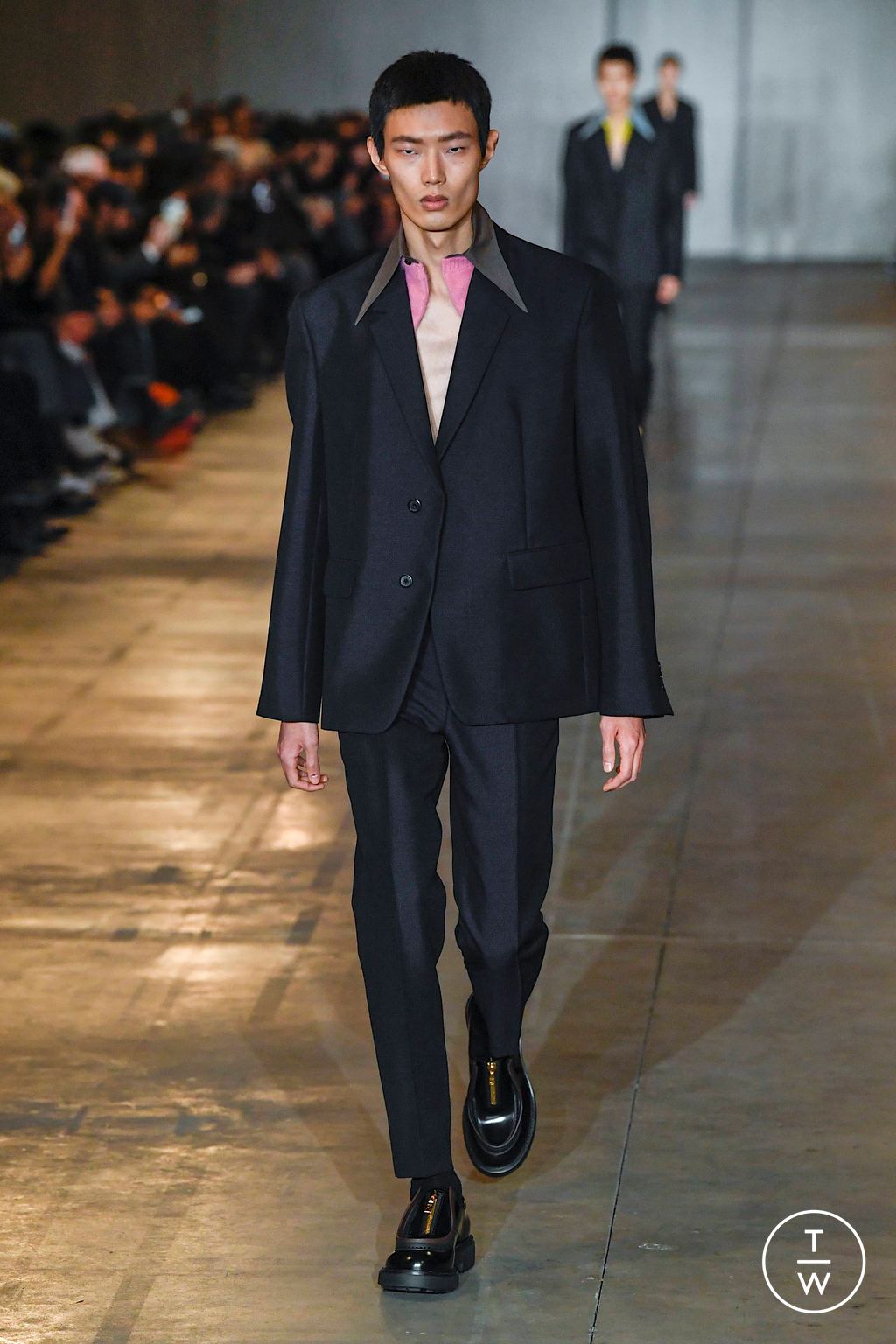Fashion Week Milan Fall/Winter 2023 look 1 de la collection Prada menswear