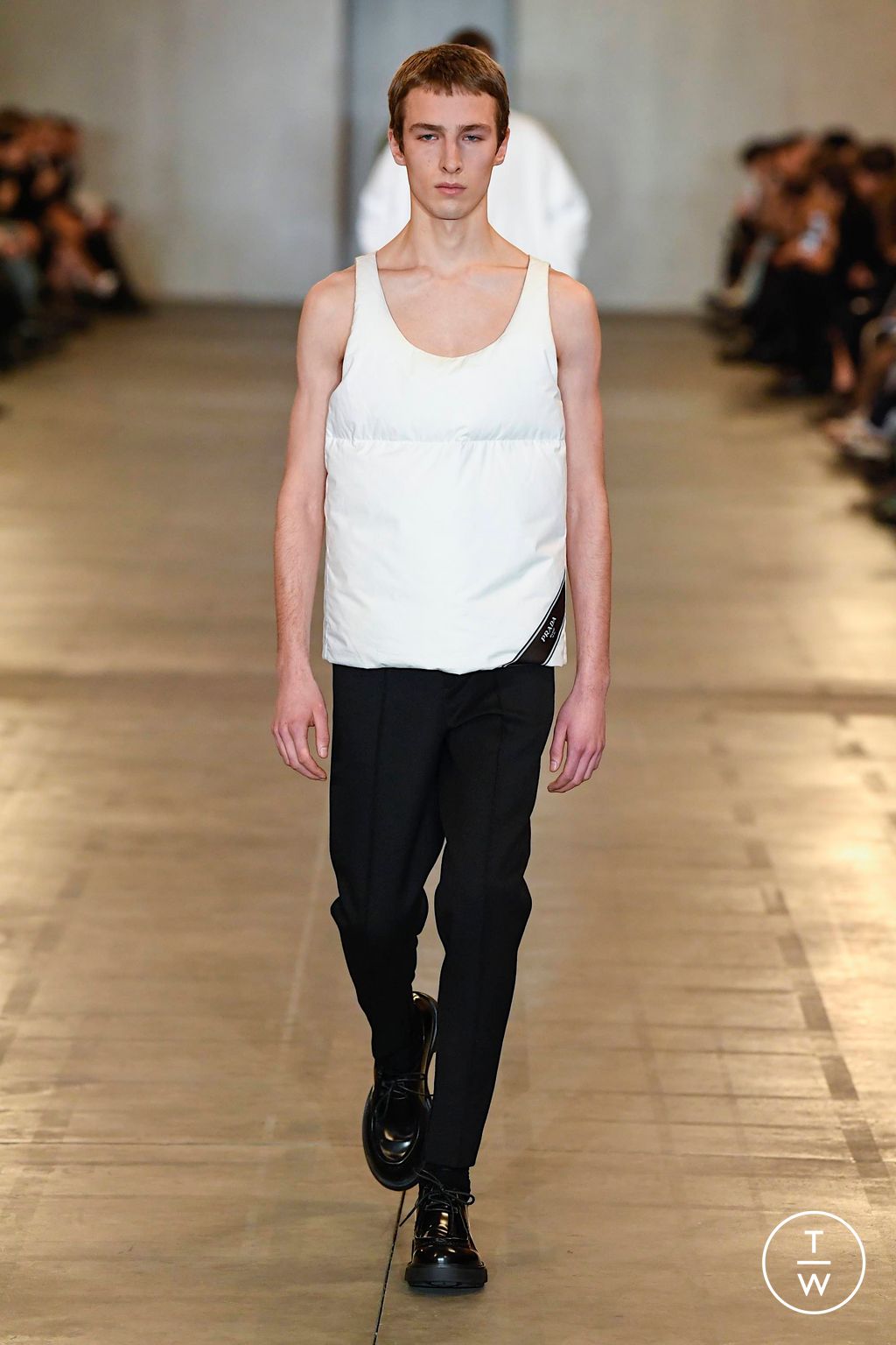 Fashion Week Milan Fall/Winter 2023 look 16 from the Prada collection menswear
